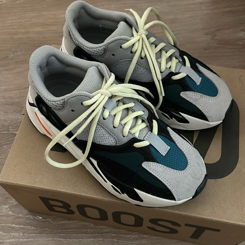 YEEZY BOOST 700 ‘OG’ Waverunner